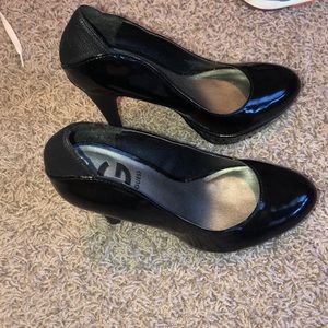 GUESS black heels